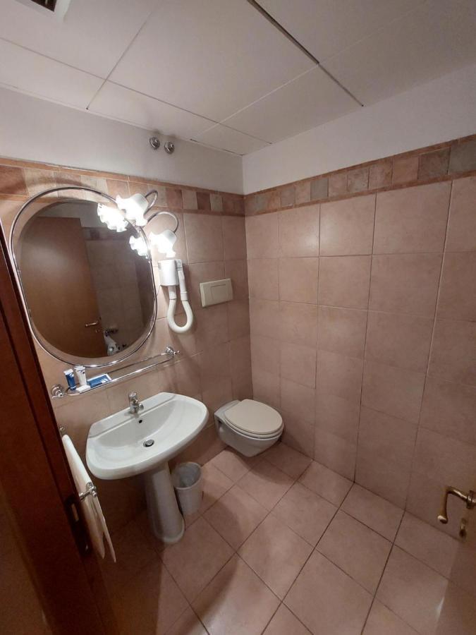 Excel Hotel Naviglio - Ca'Bianca Milaan Buitenkant foto