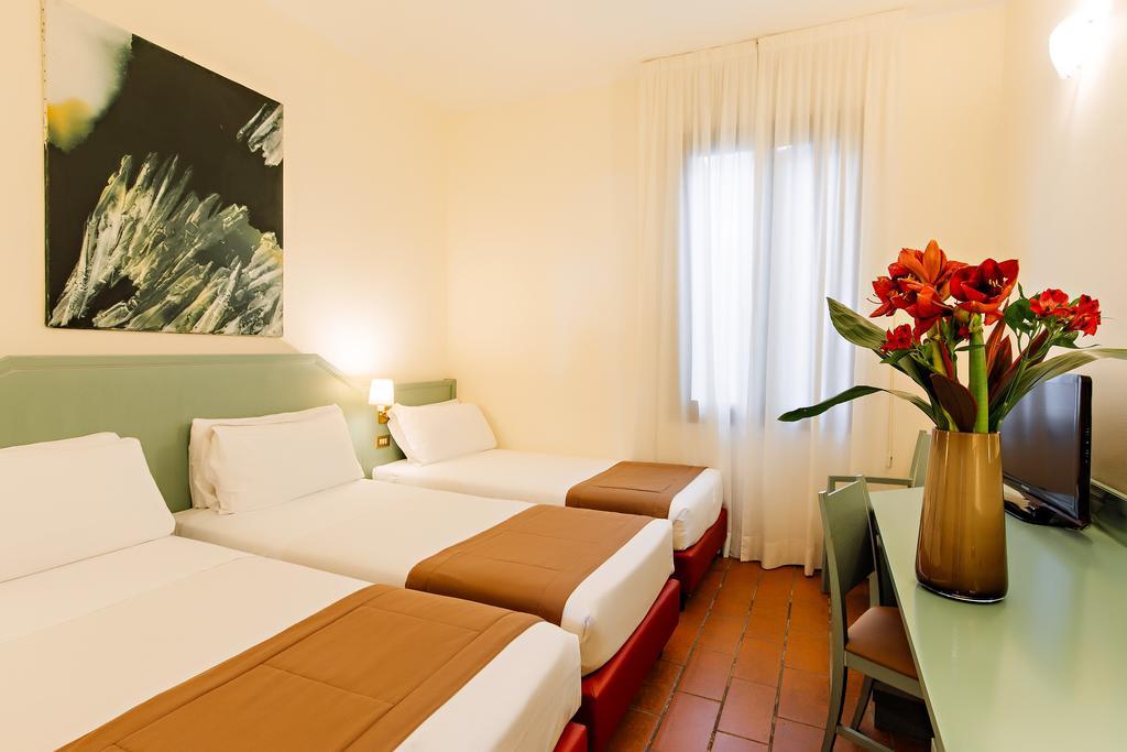 Excel Hotel Naviglio - Ca'Bianca Milaan Buitenkant foto